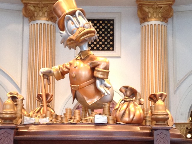 Scrooge McDuck statue