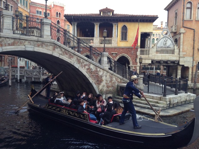 DisneySea gondola/Venice canal/bridge